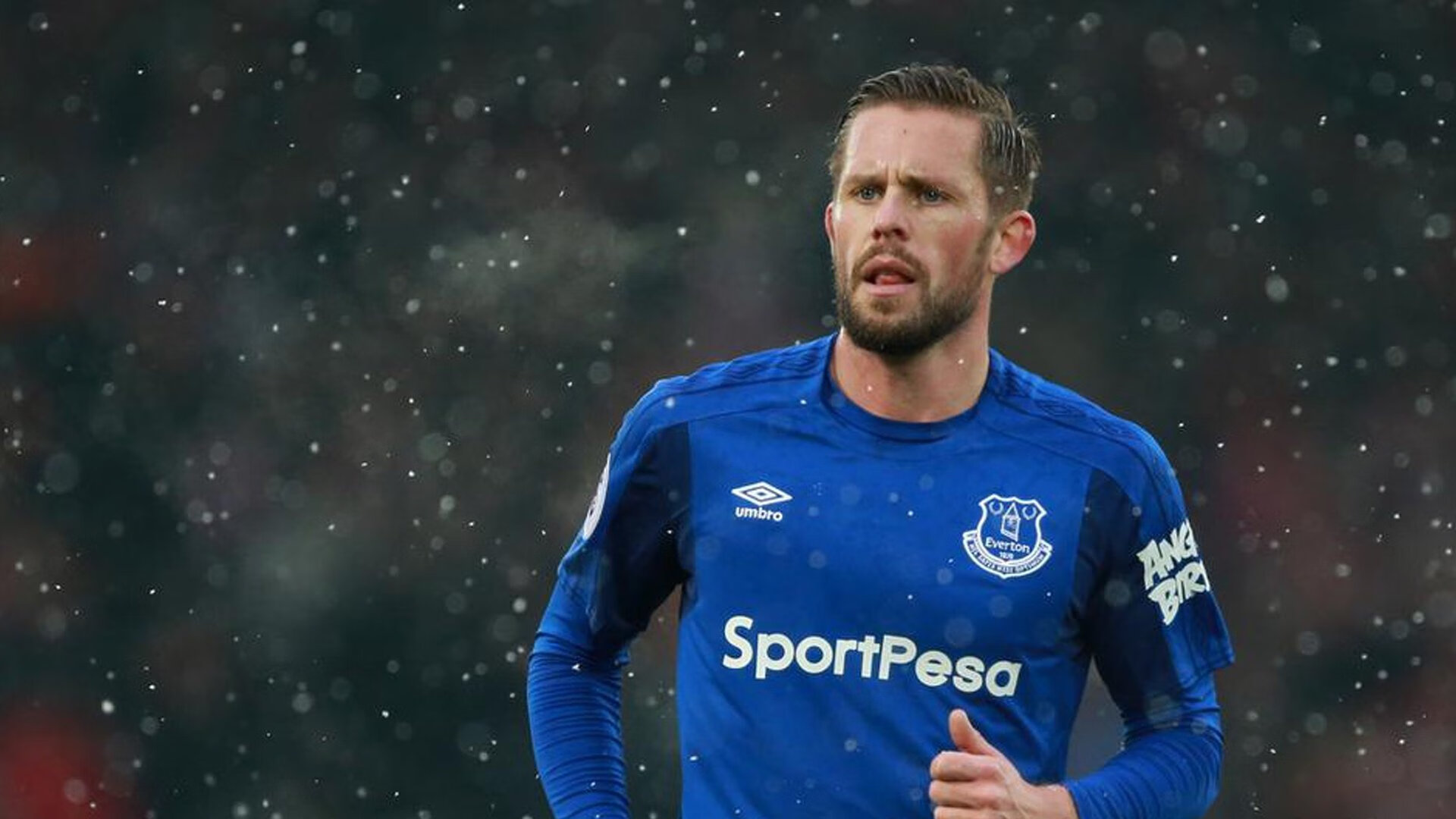 瑞士队引发争议！，凯恩官方宣布出色防守新规比赛高潮迭起