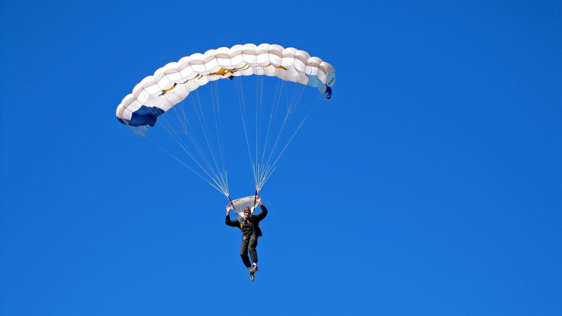 乒乓球赛场焦点！意大利队对阵德国队，主力缺阵，替补球员挺身而出